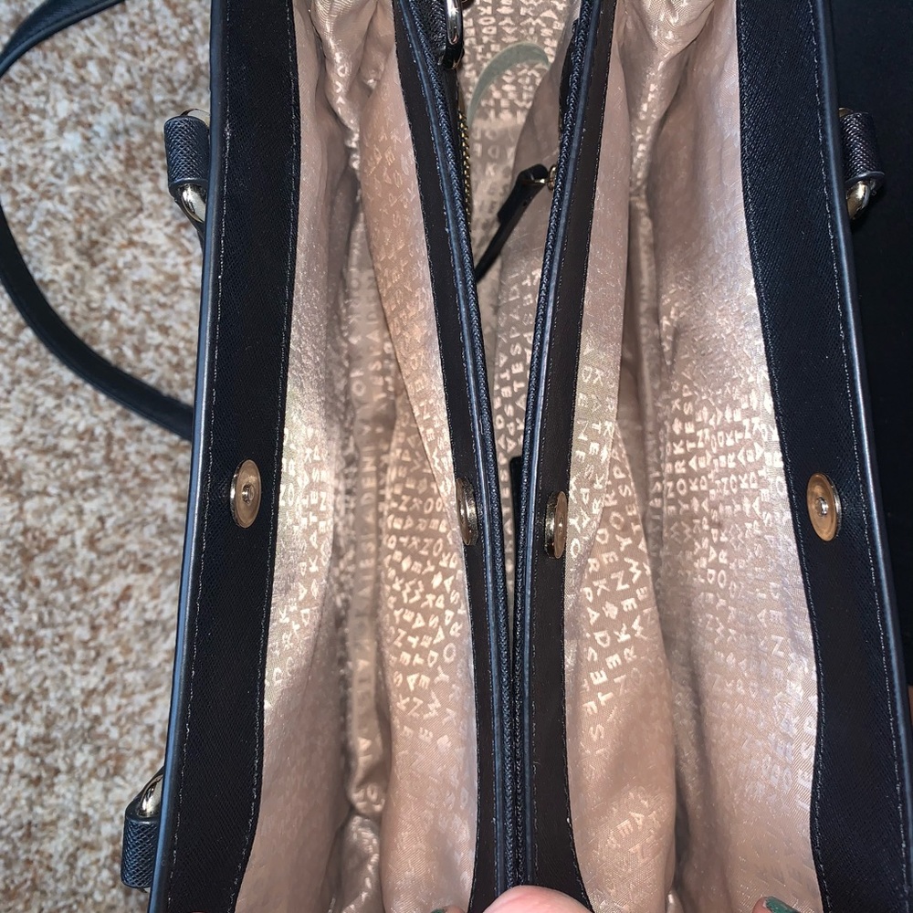 💯 Brand new Kate Spade w/ wallet to match! - Picture 4 of 8